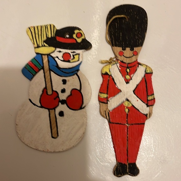 Eleven Assorted Vintage Wooden Ornaments - Unique & Timeless Holiday Collection - Picture 8 of 10